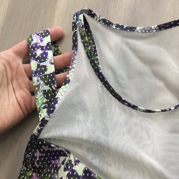 Lululemon Floral "Running in the City" White Mesh Tank Top - Picture 5 of 7